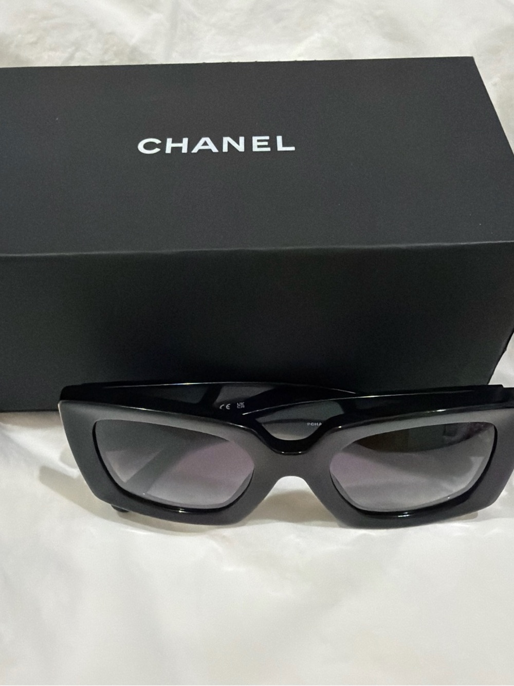 Chanel black rectangle sunglasses - Picture 3 of 9